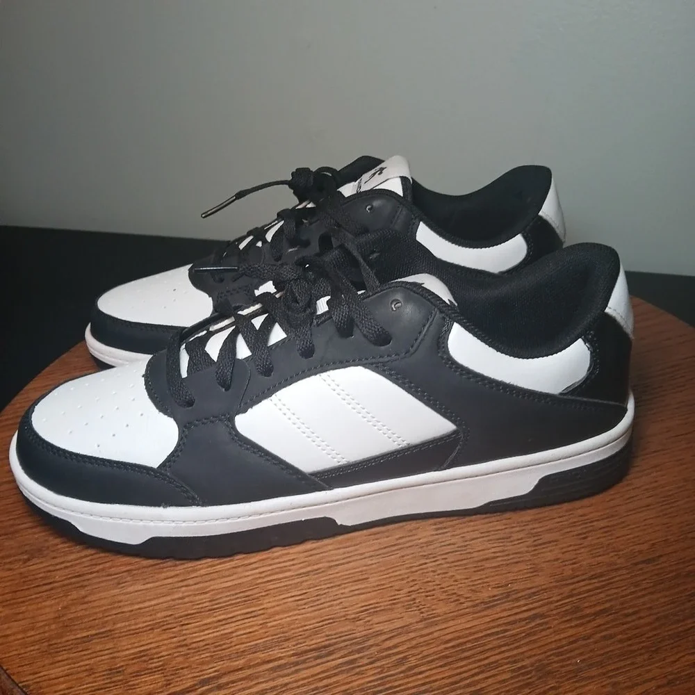 AND1 Women's Low Top Basketball Sneakers‎ Lace Up Shoes Size 9.5 Athletic NEW